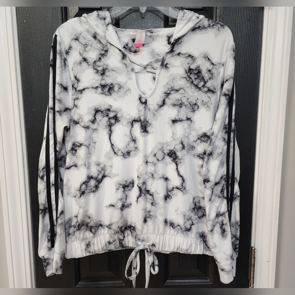 NO BOUNDRIES LIKE NEW TOP SIZE LARGE - Picture 5 of 7